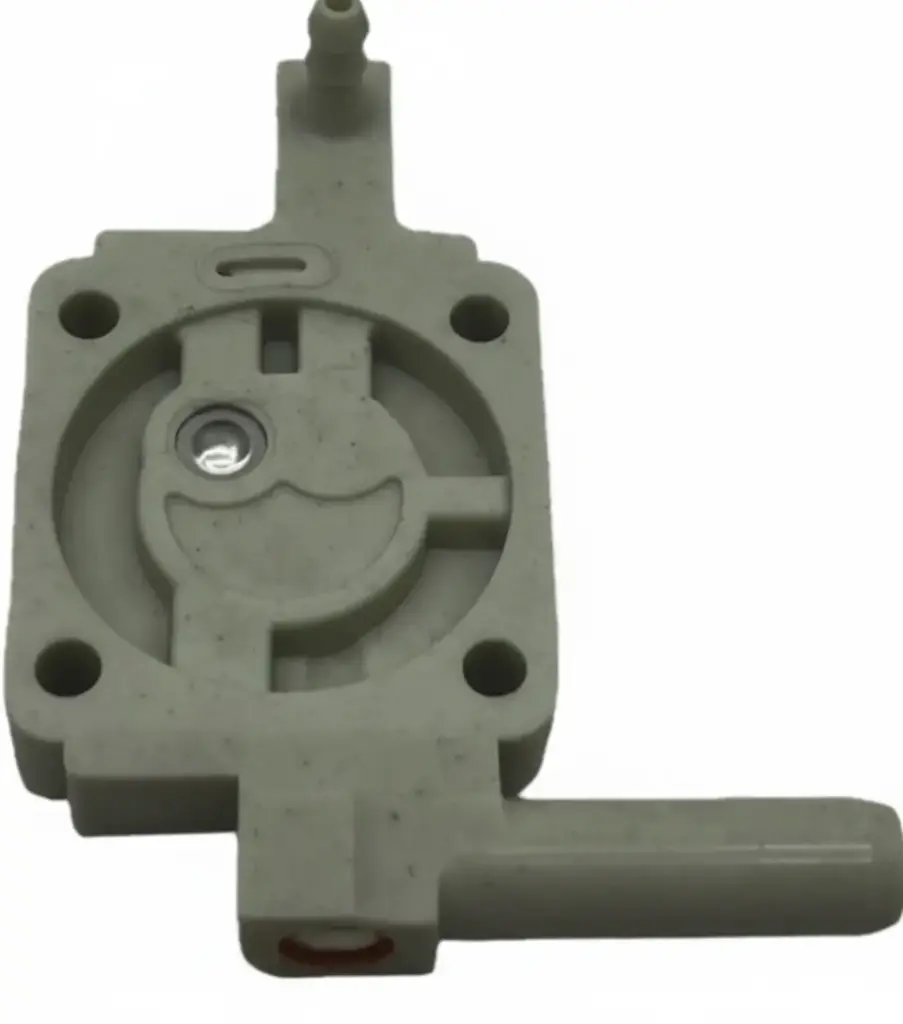 Placa base bomba de combustible STIHL para Motoguadaña FS 235. Código: Z010056A000 o Z010 056 A000